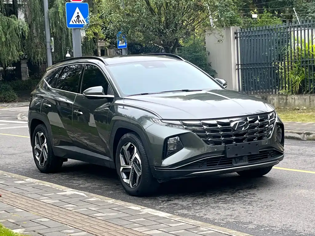 MODERN TUCSON