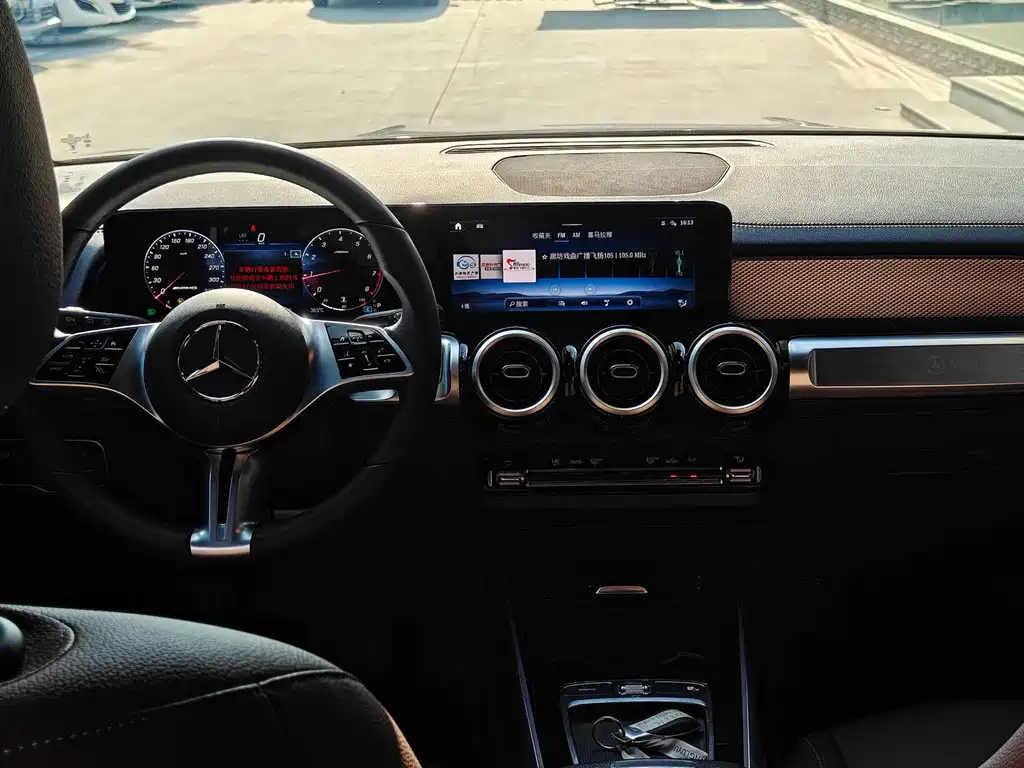 Mercedes-Benz GLB — миниатюра 8