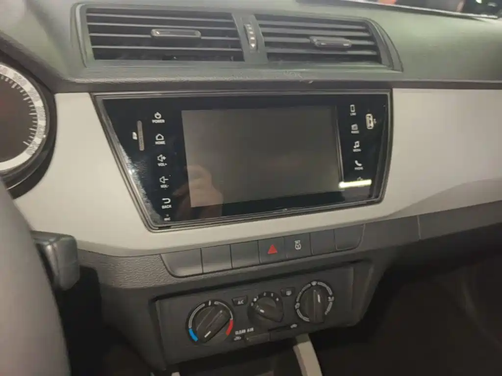 Skoda Fabia — миниатюра 13