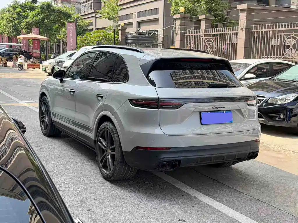 Porsche Cayenne — миниатюра 4