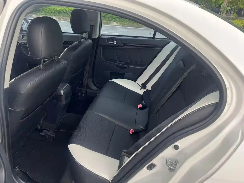 Mitsubishi Lancer EX Fashion Edition 1.8L CVT Luxury Type, фото 10