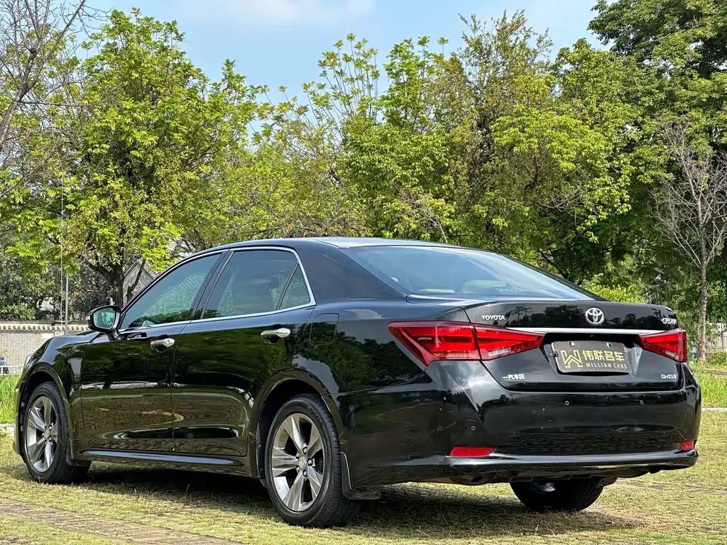 Toyota Crown — миниатюра 4