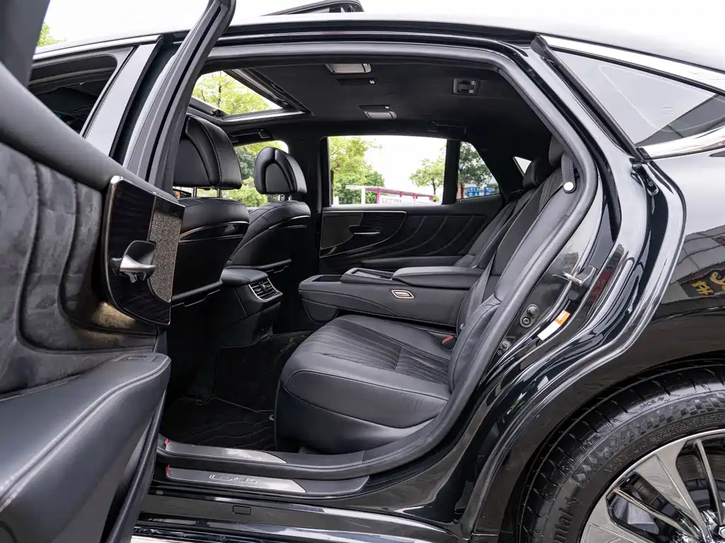 Lexus LS — миниатюра 10
