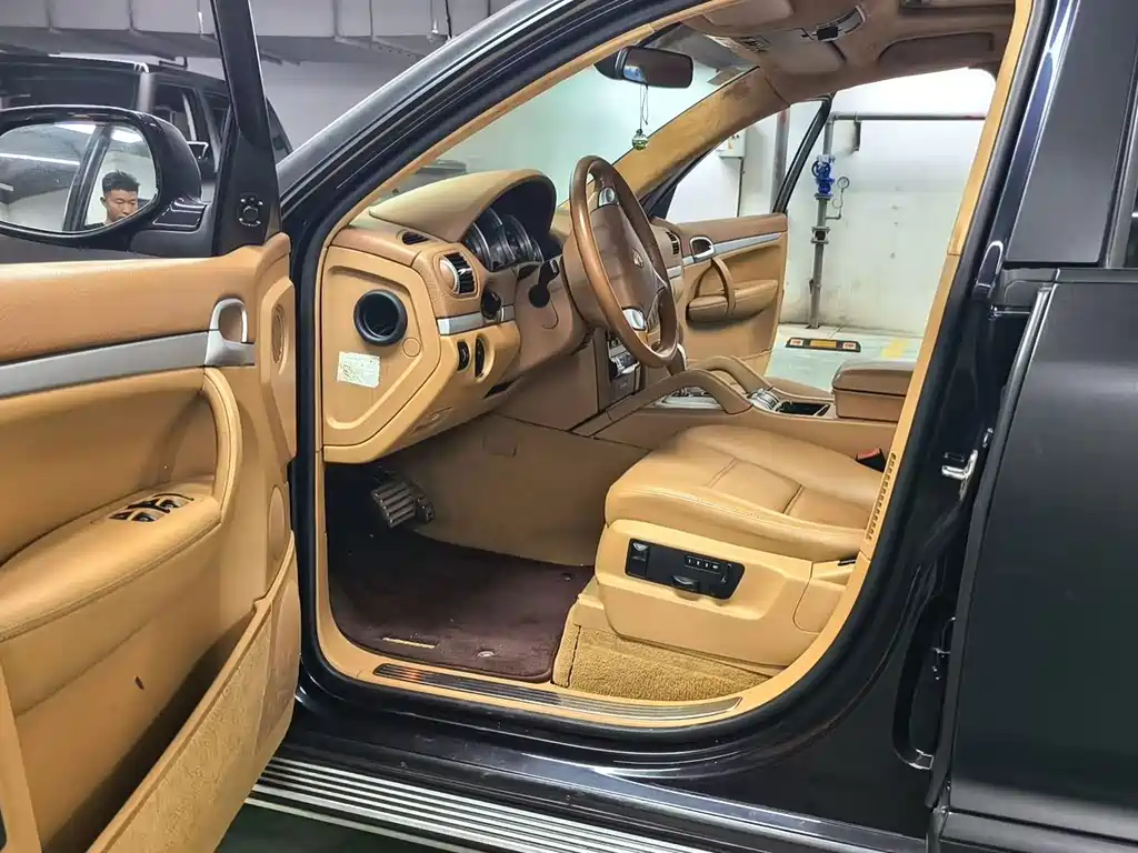 Porsche Cayenne — миниатюра 6