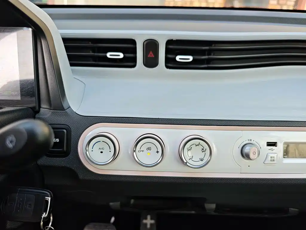 Wuling MINIEV — миниатюра 13