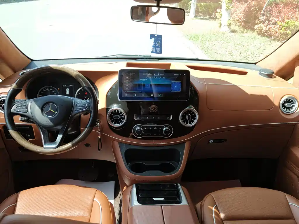 Mercedes-Benz Vito 2021 2.0T 7 мест