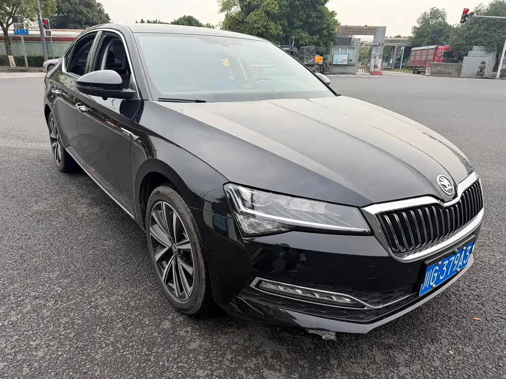 Skoda Superb — миниатюра 3