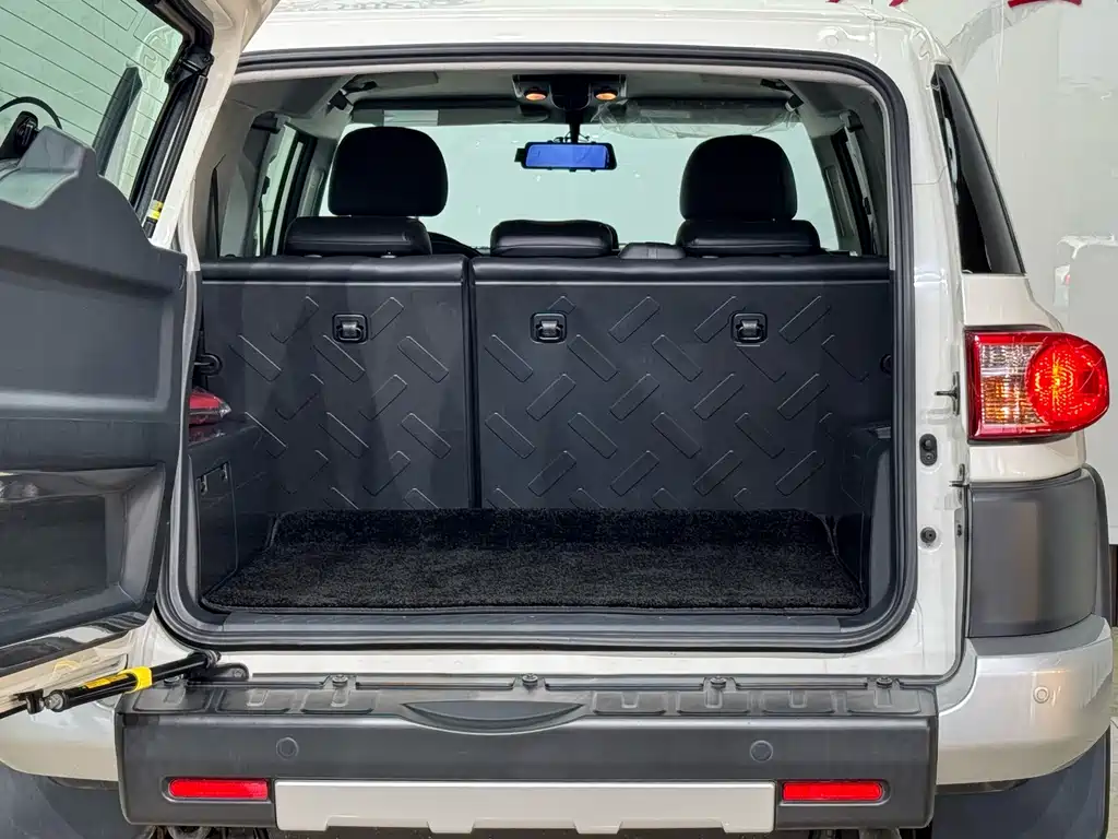 Toyota FJ Cruiser — миниатюра 18
