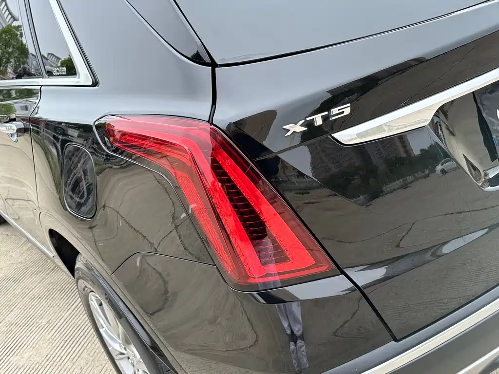 CADILLAC XT5