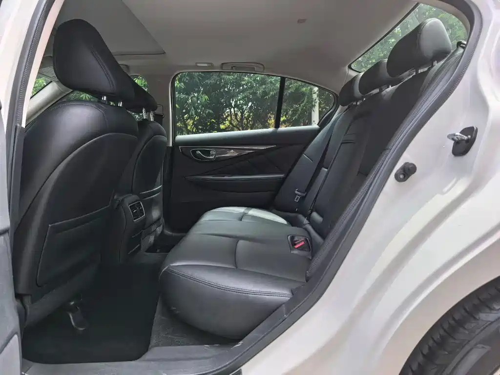 Infiniti Q50L 2016 2.0T Comfort
