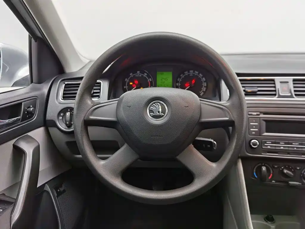 Skoda Rapid — миниатюра 11