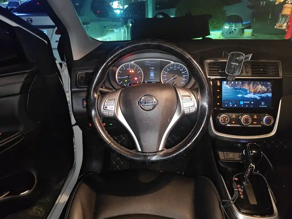Nissan Tiida — миниатюра 6