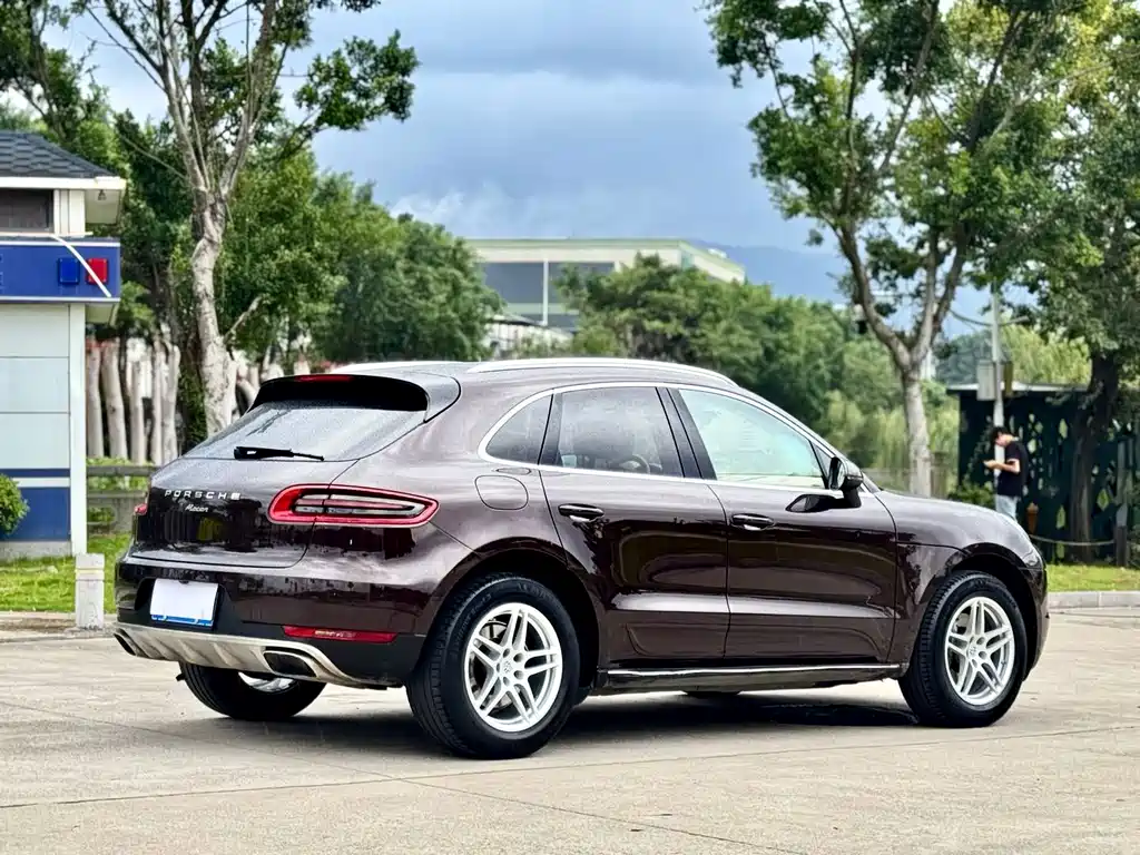 Porsche Macan — миниатюра 3