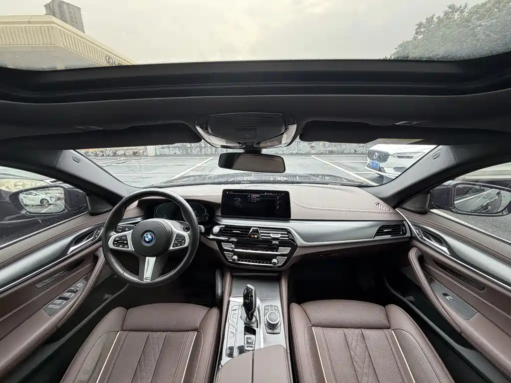 BMW 5 Series New Energy — миниатюра 11