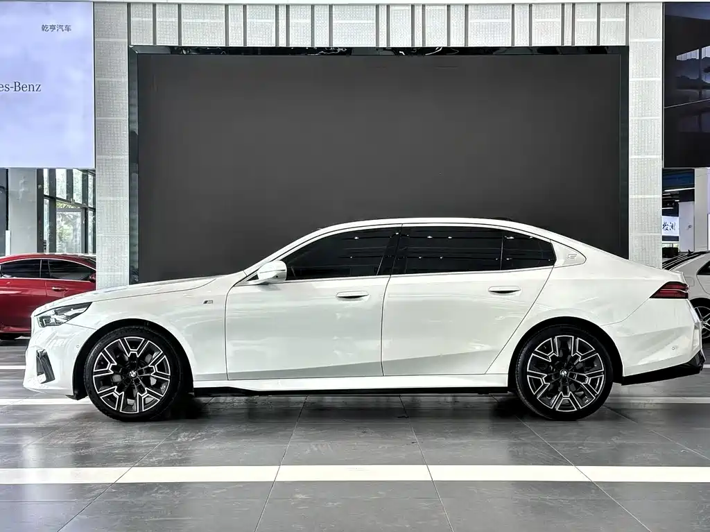 BMW 5 Series — миниатюра 5