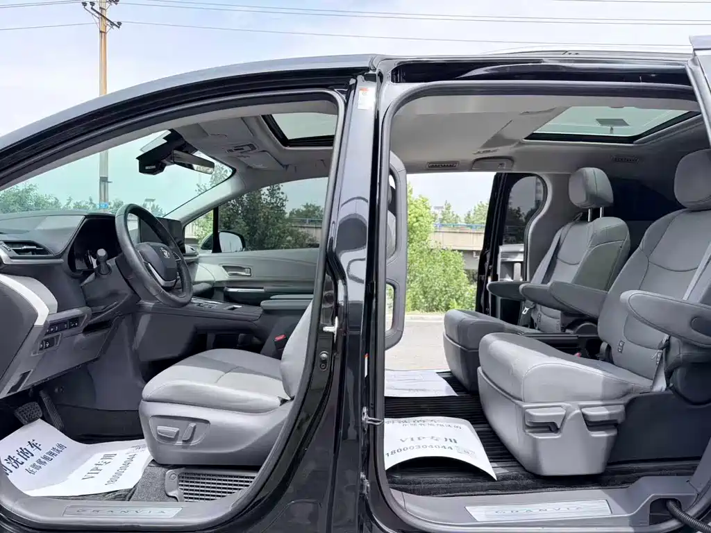 Toyota Granvia 2023 2.5L Luxury PLUS