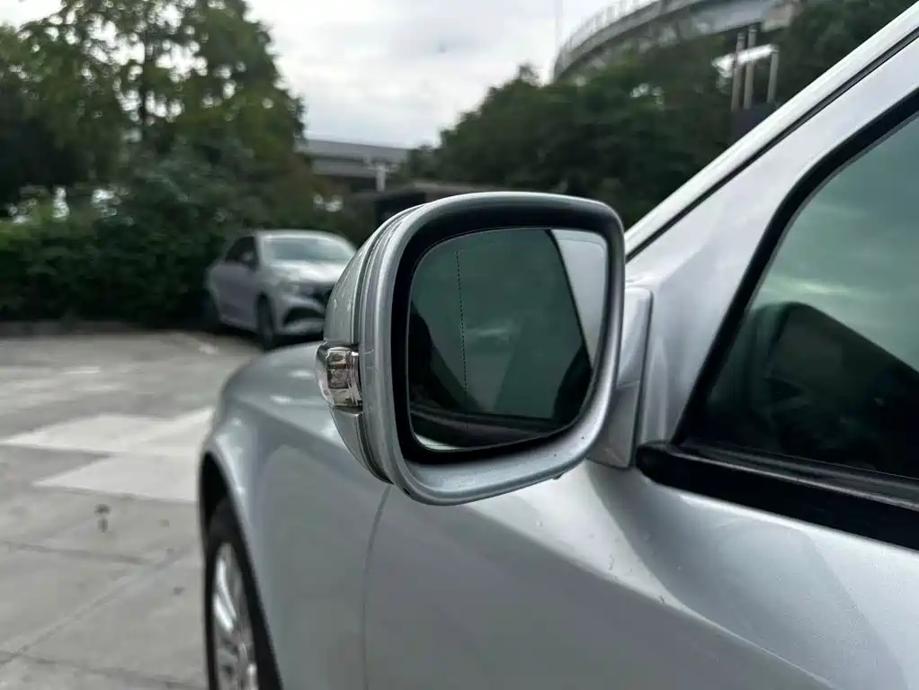 Mercedes-Benz E-Class — миниатюра 11