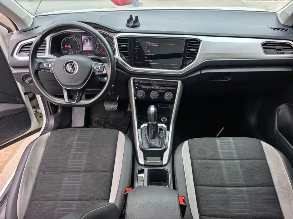Volkswagen T-Roc — миниатюра 10