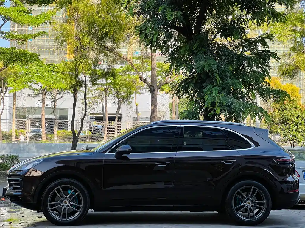 Porsche Cayenne — миниатюра 9