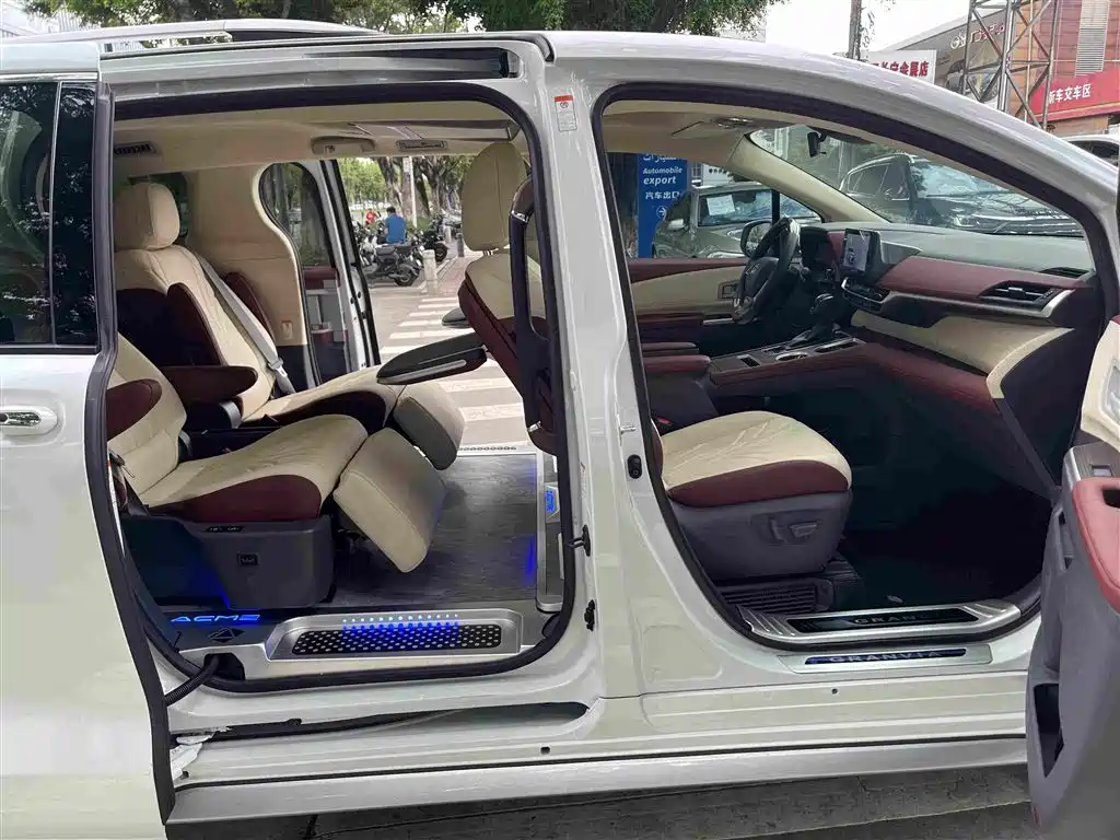 Toyota Granvia — миниатюра 19