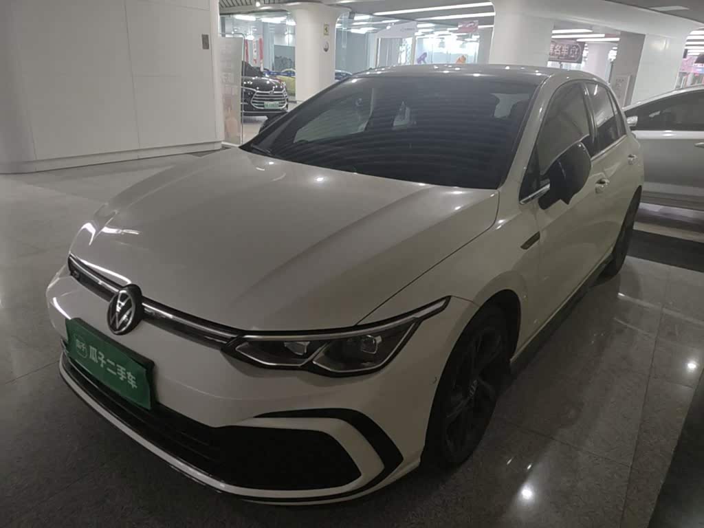Volkswagen Golf 1.4 л 2022 г. Белый, пробег 15700 км