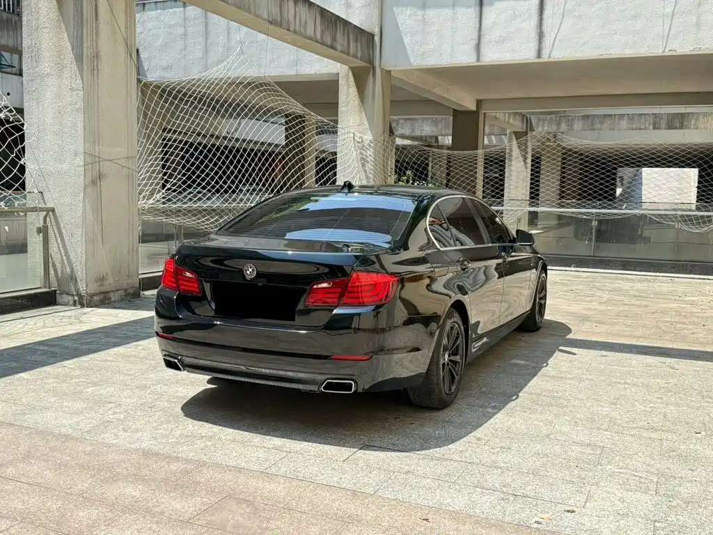 BMW 5 Series — миниатюра 4