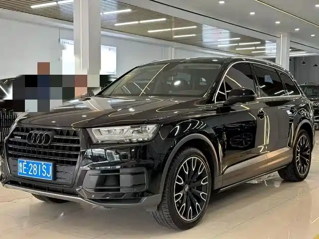 AUDI  Q7