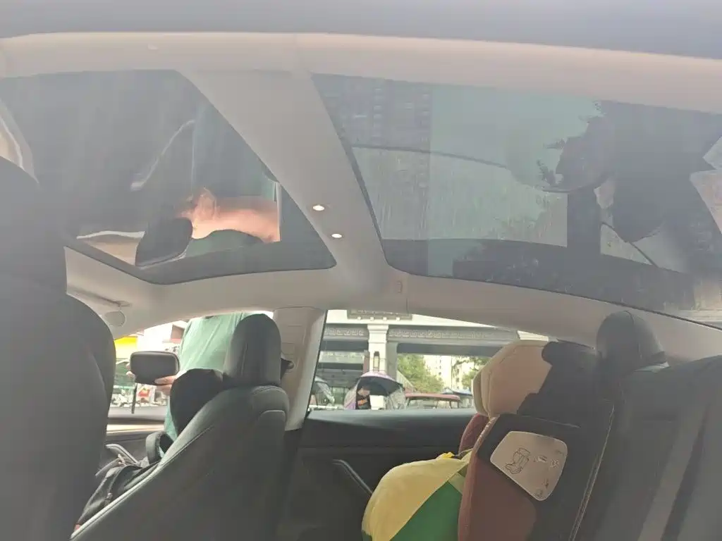 Tesla Model 3 — миниатюра 9