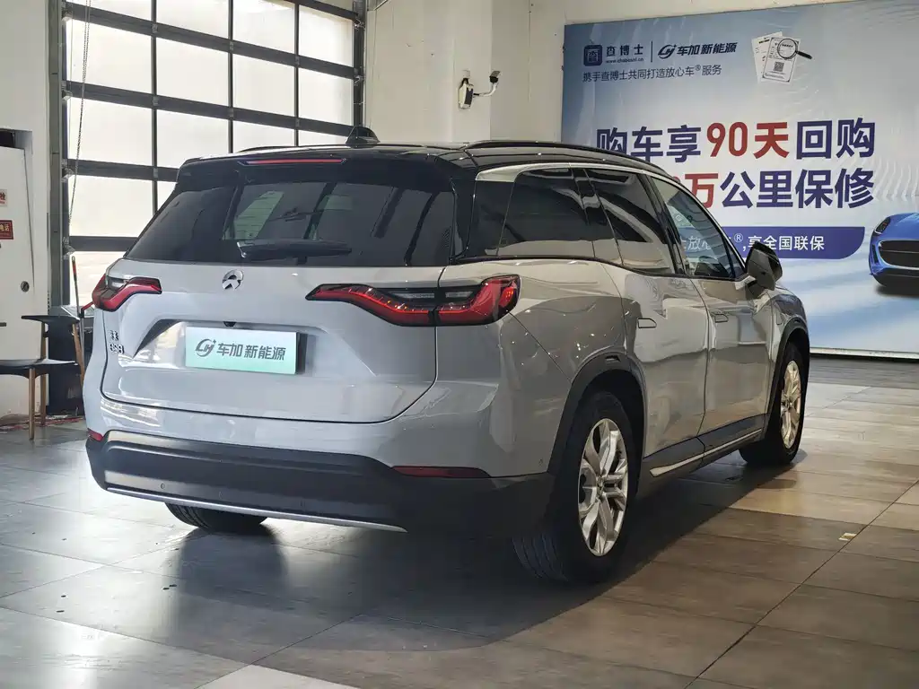 NIO ES8 2018 355KM мест
