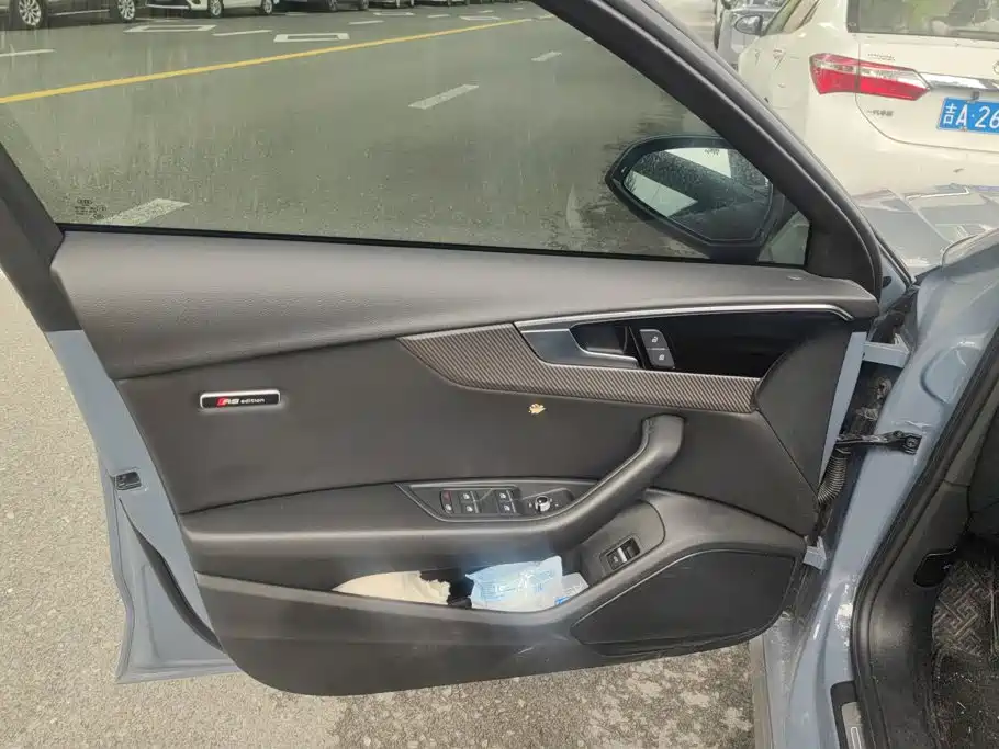 Audi A4L 2022 40 TFSI quattro RS