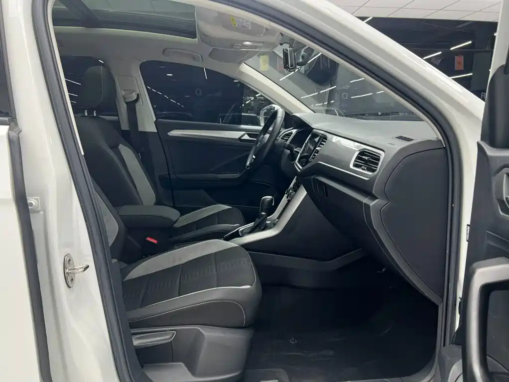 Volkswagen T-Roc — миниатюра 14