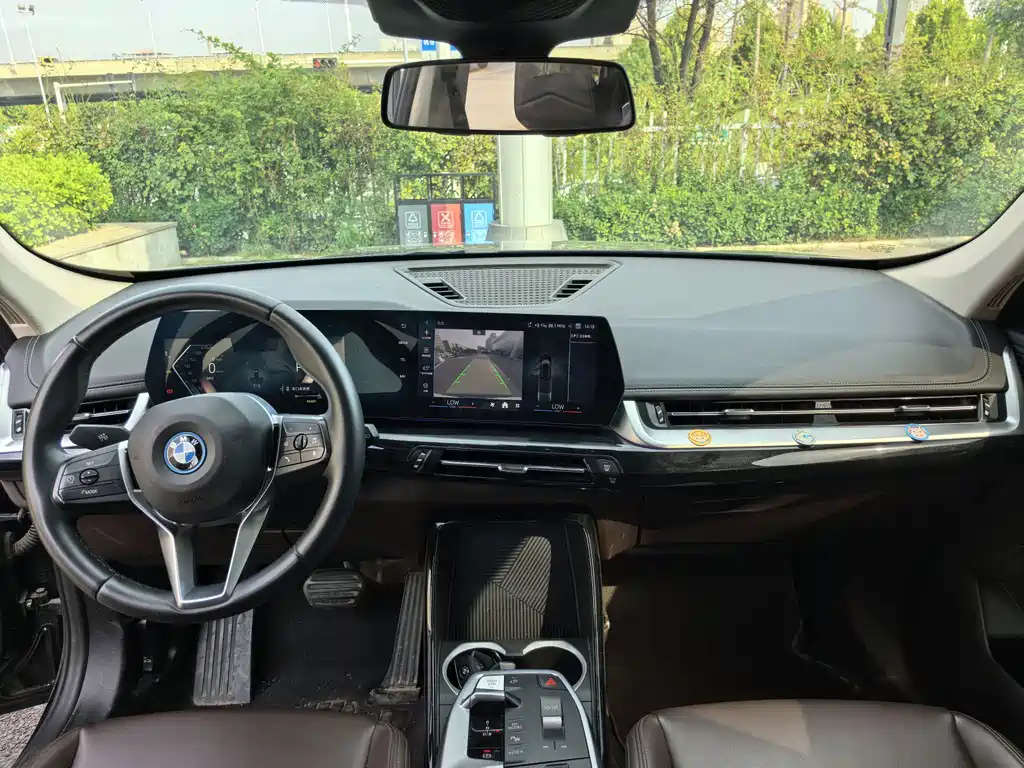 BMW iX1 — миниатюра 17