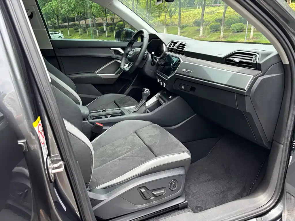 Audi Q3 2023 35 TFSI Fashion (1.4T)