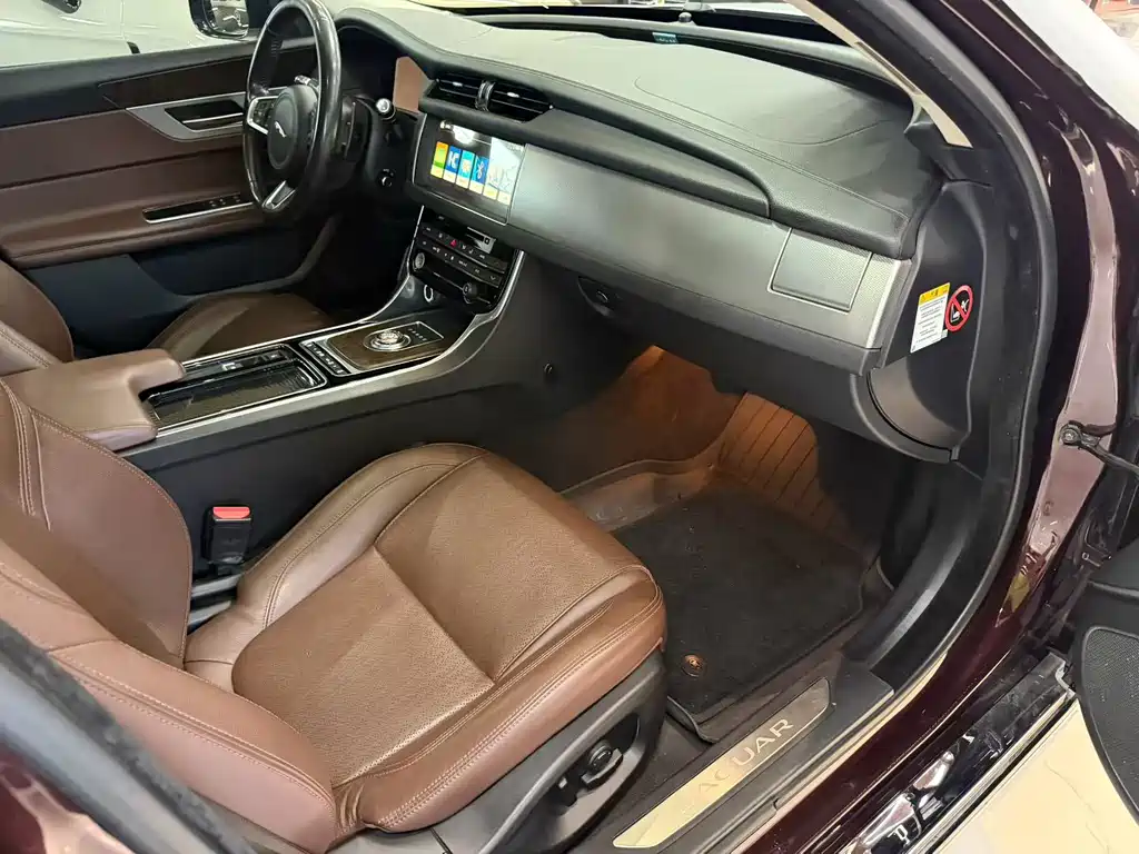 Jaguar XFL — миниатюра 6