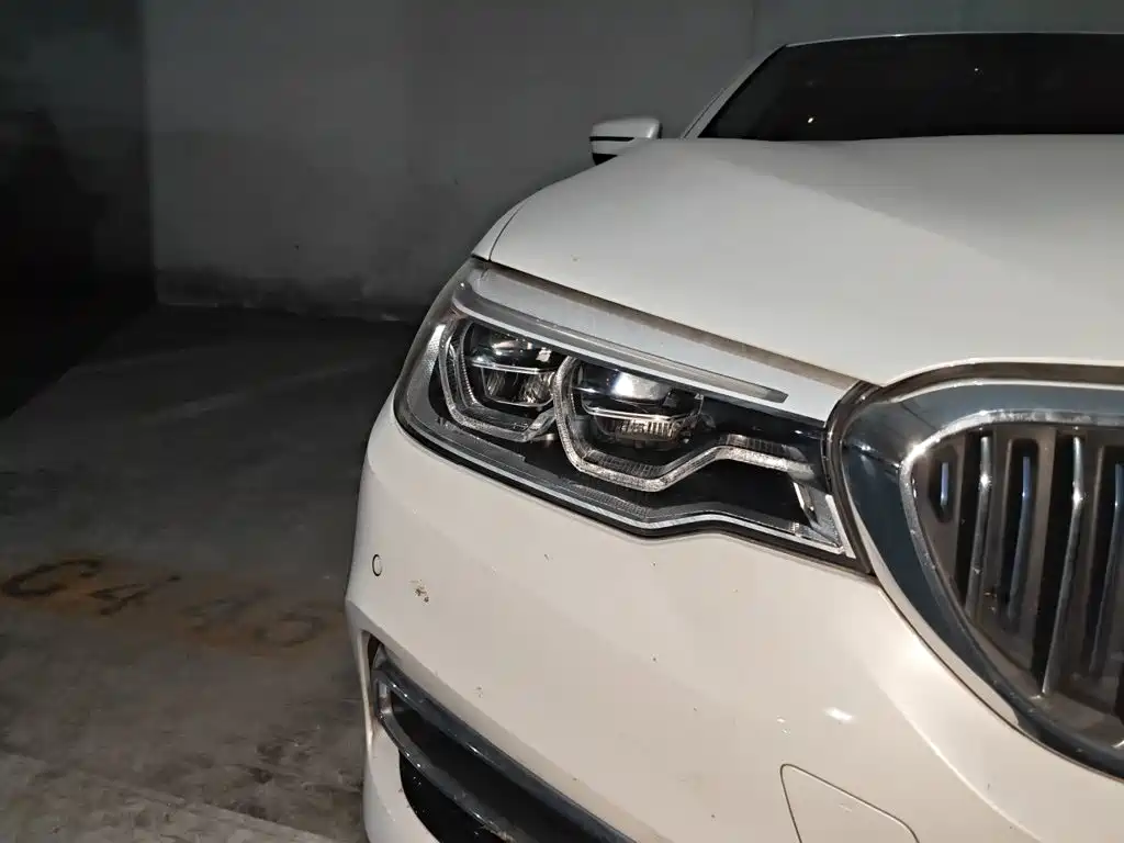 BMW 5 Series New Energy — миниатюра 7