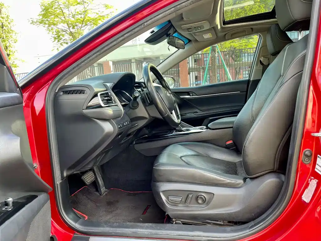 TOYOTA CAMRY