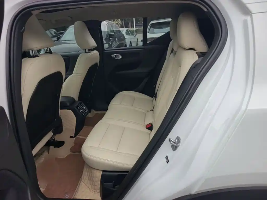Volvo XC40 — миниатюра 17
