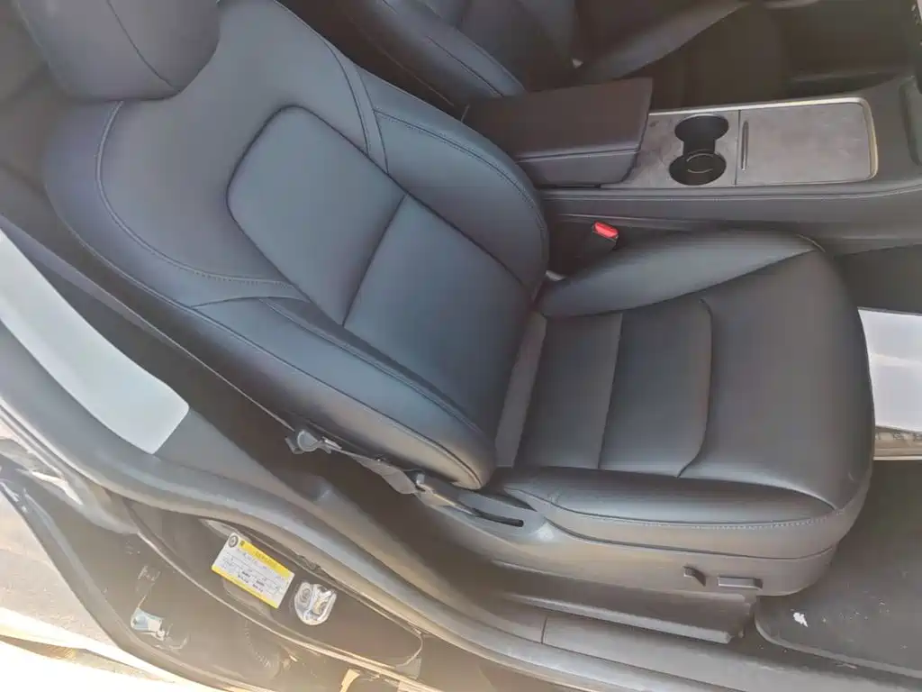 Tesla Model Y — миниатюра 25