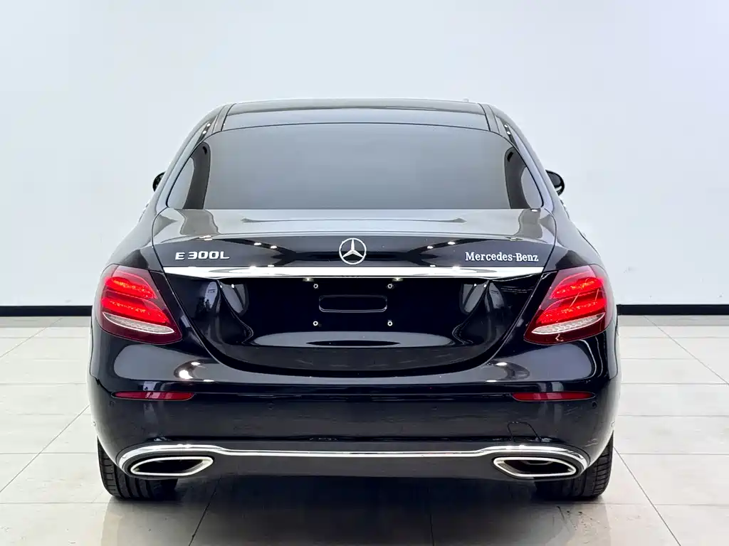 Mercedes-Benz E-Class — миниатюра 10