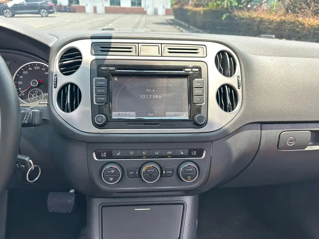 Volkswagen Tiguan — миниатюра 25