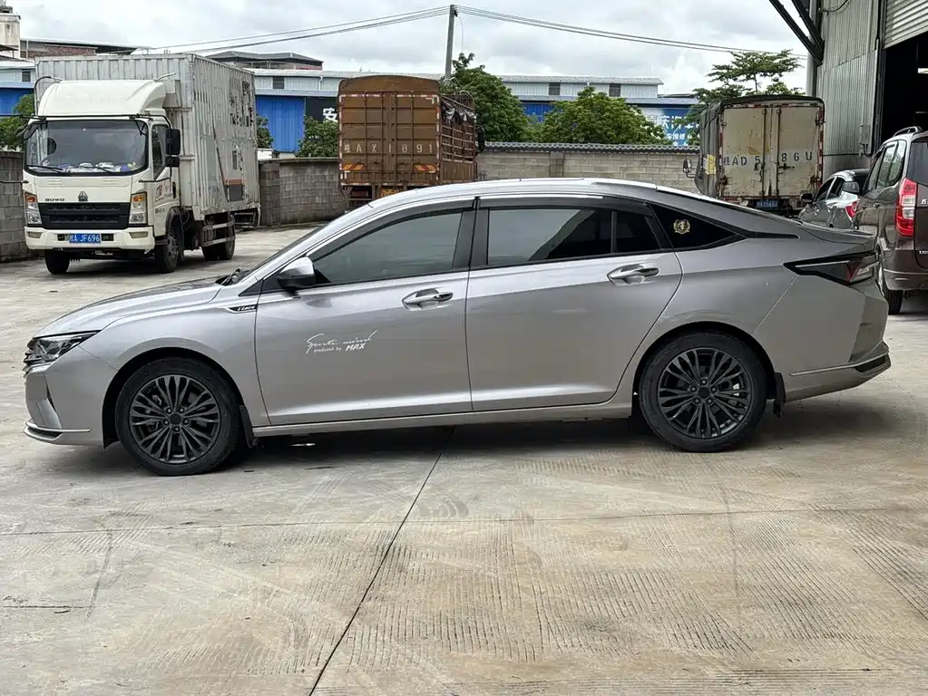 DONGFENG YI HYUN MAX