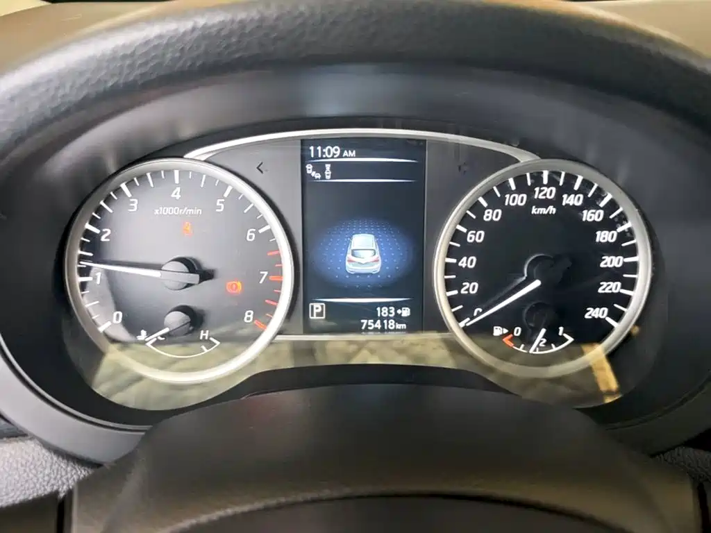 Nissan Tiida — миниатюра 12
