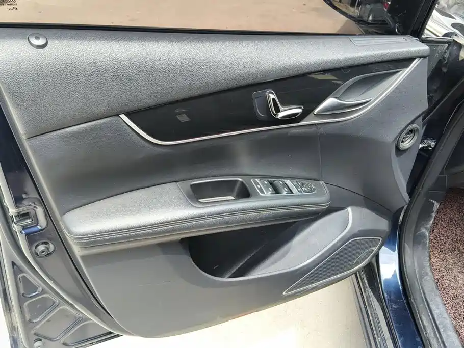 BYD MAX — миниатюра 7