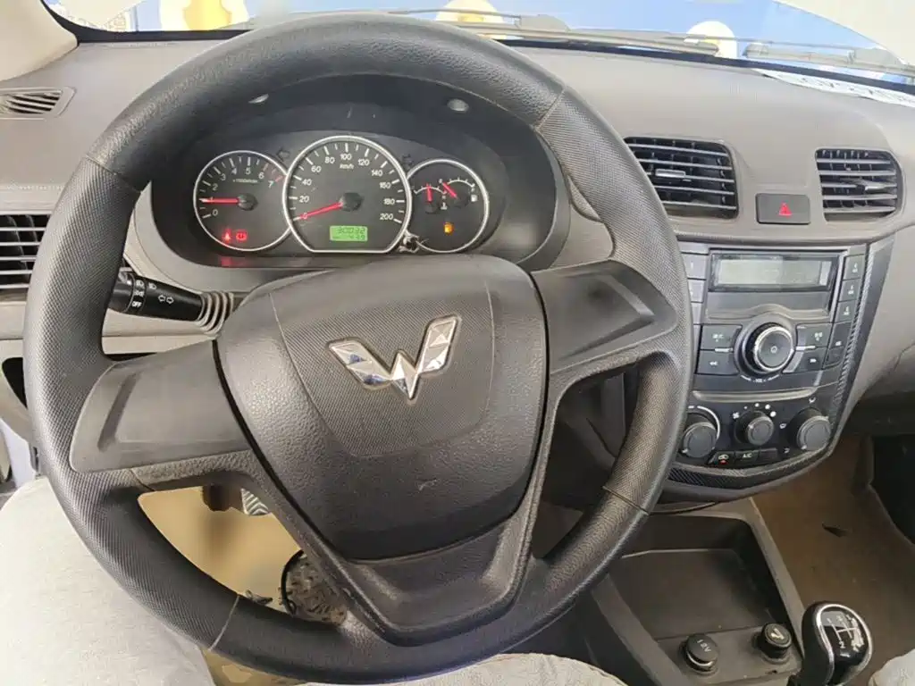 Wuling Hongguang — миниатюра 11