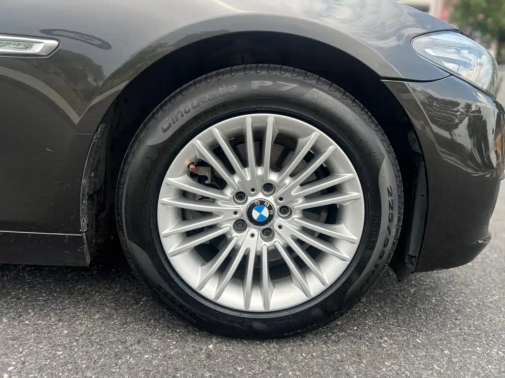 BMW 5 Series — миниатюра 10