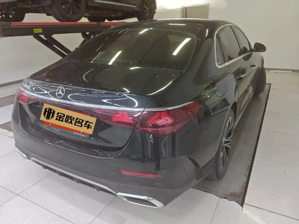 Mercedes-Benz E-Class — миниатюра 2