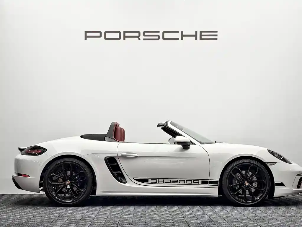 Porsche 718 2025 Boxster 2.0T