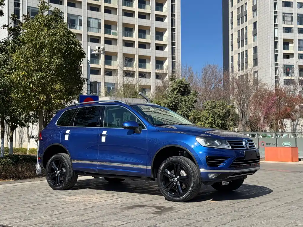 VOLKSWAGEN TOUAREG