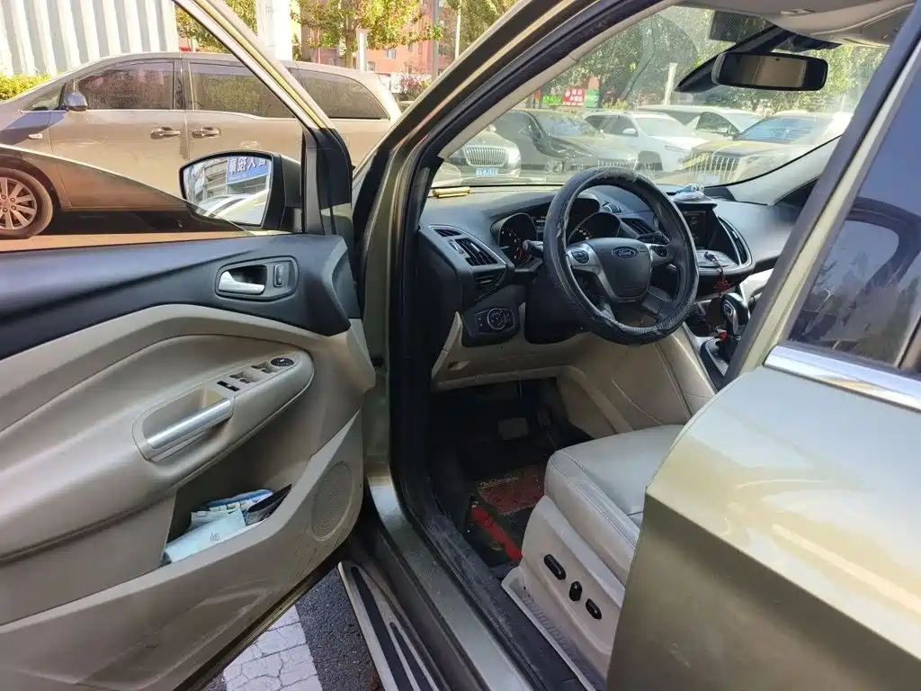 Ford Kuga — миниатюра 17