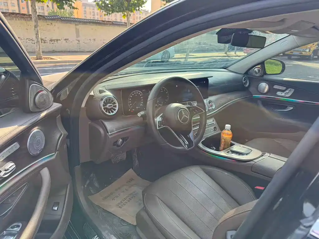 Mercedes-Benz E-Class — миниатюра 4
